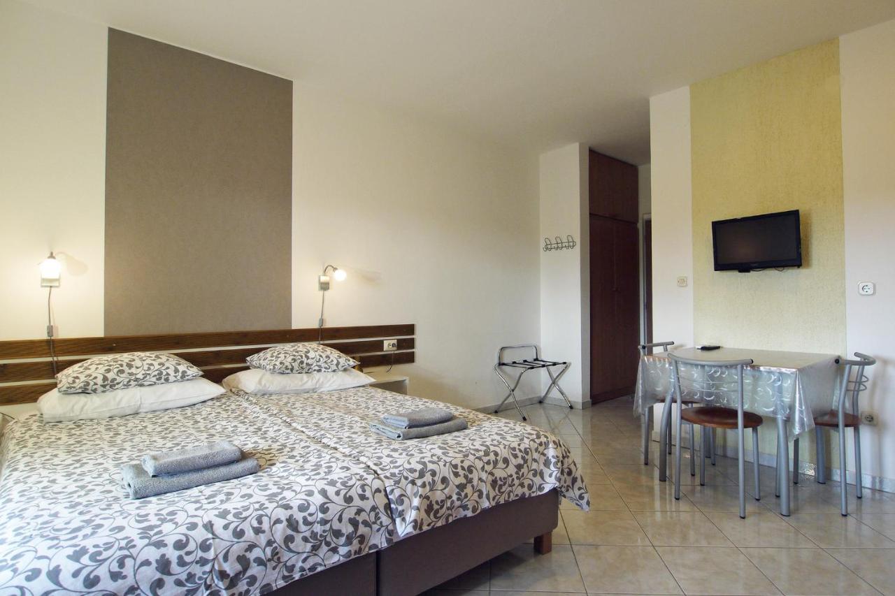 Paklenica Sport Apartments Starigrad Paklenica Eksteriør billede