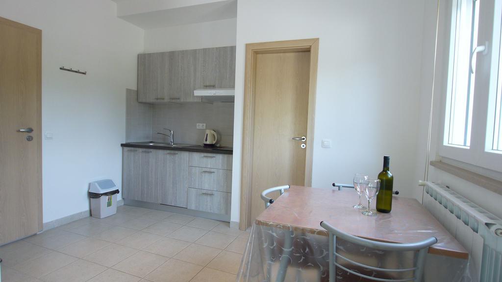 Paklenica Sport Apartments Starigrad Paklenica Eksteriør billede